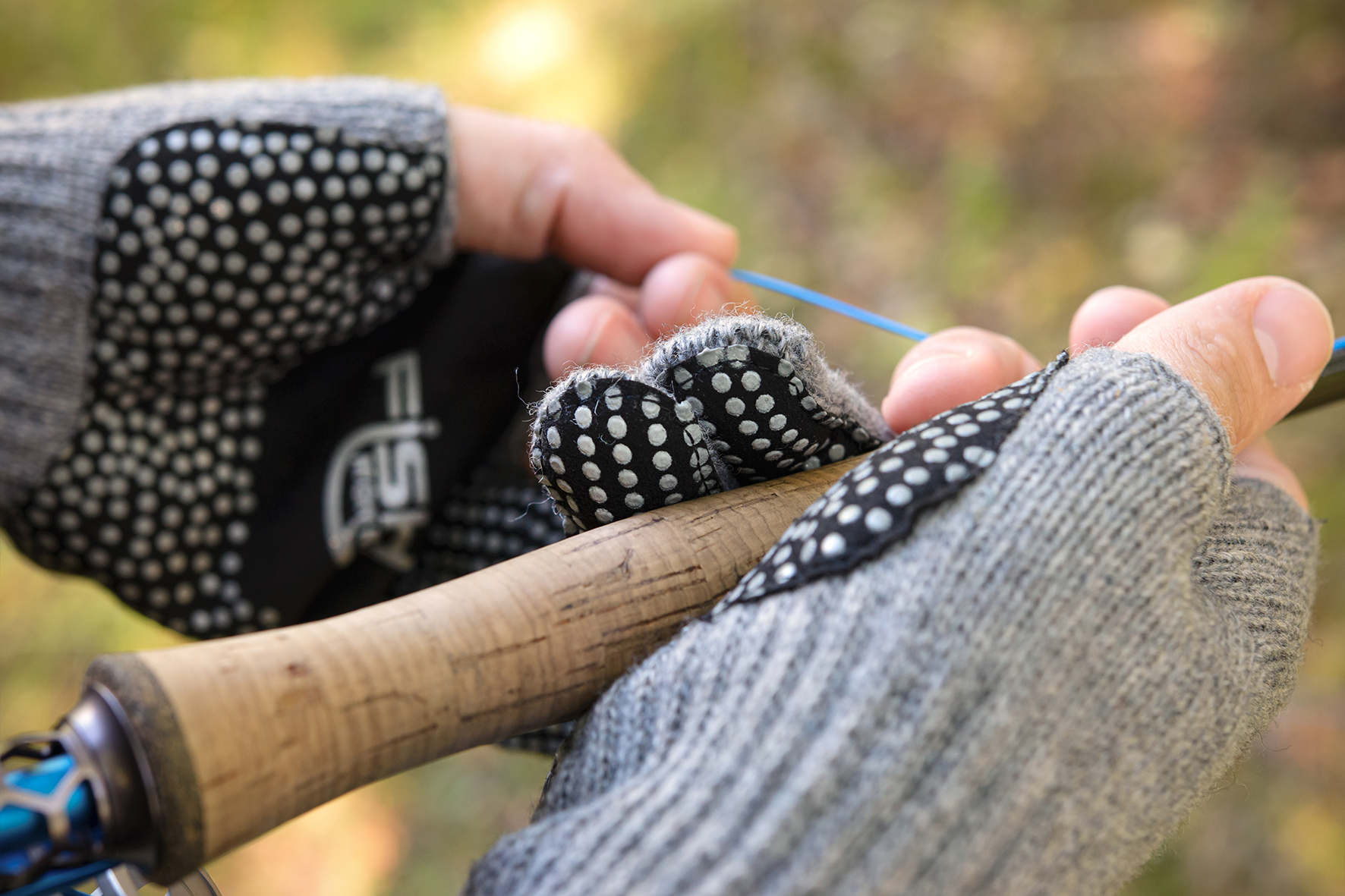 Närbild på Fish Monkey Bauers Grandma – syntetiskt läder med gummitryck i handflatan