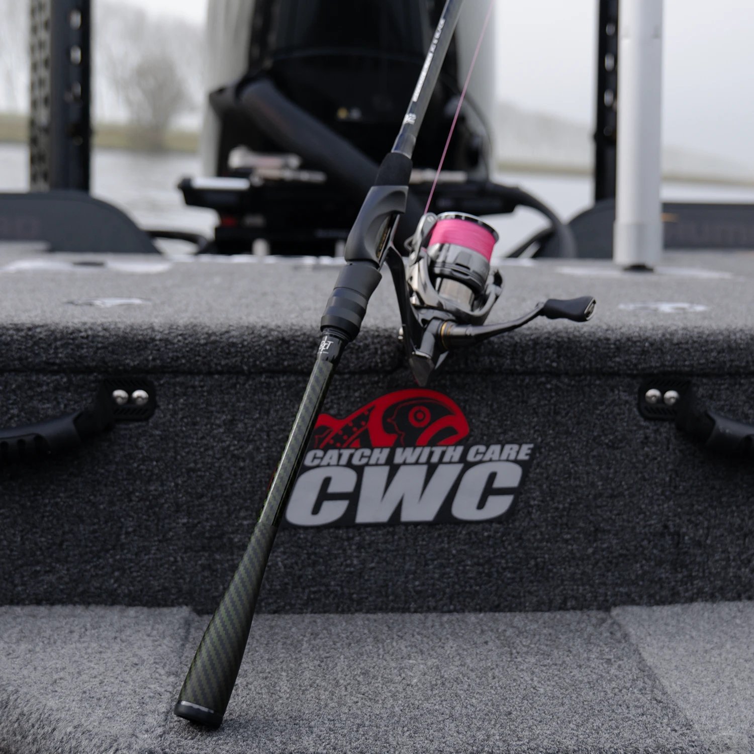 BFT Ninety Two Haspel – Shadow Blade i båt