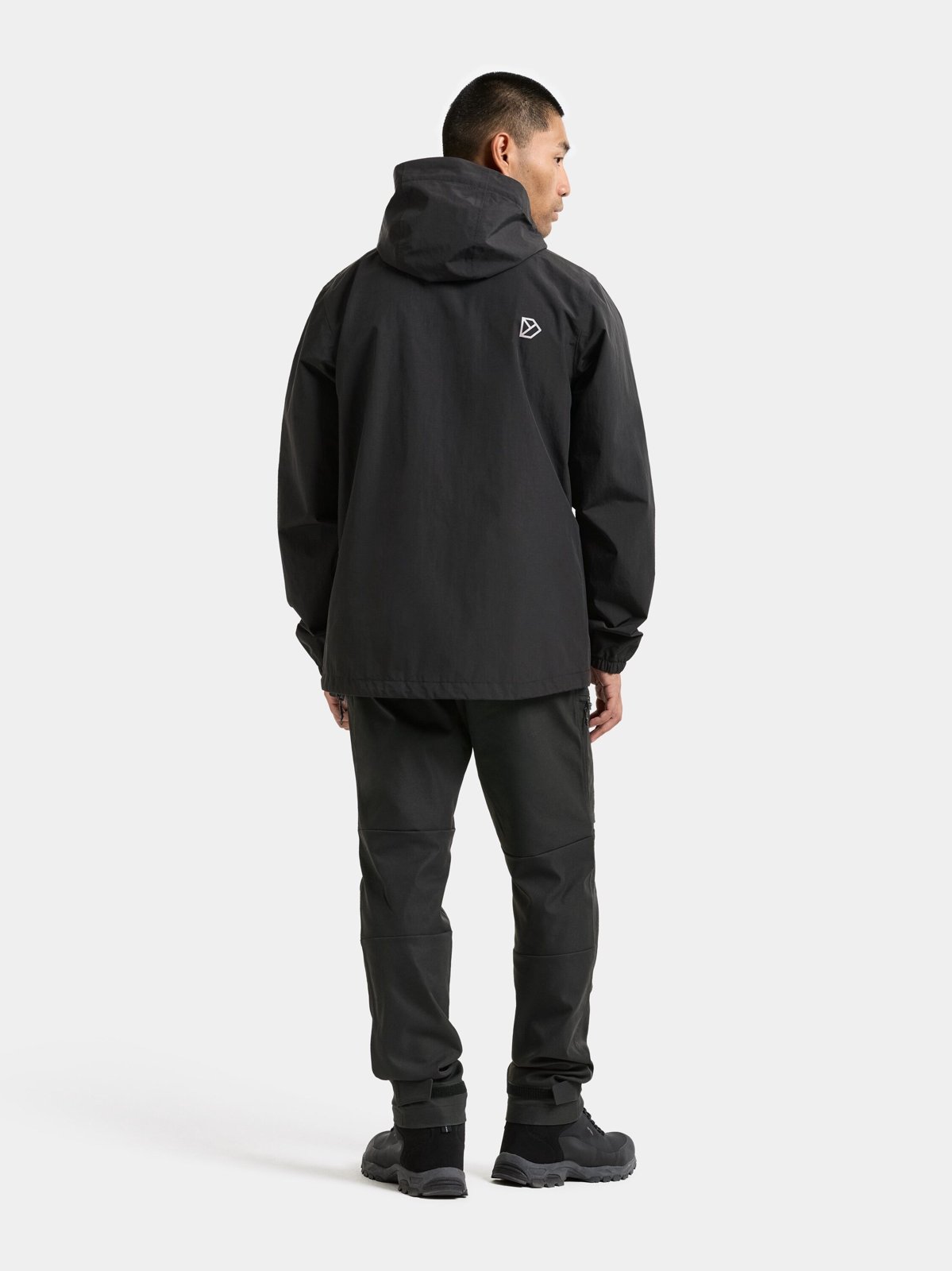 Didriksons Dario Jacket Black – på modell bakifrån